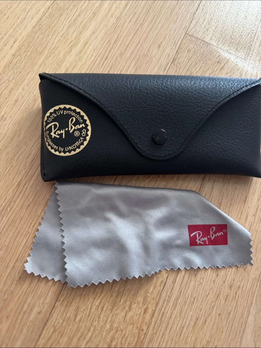 Ray-Ban Men’s Gold Frame Black Lens Aviator Sunglasses